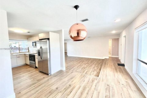 Villa ou maison à louer à Miramar, Floride: 4 chambres, 196.58 m2 № 1999588 - photo 2