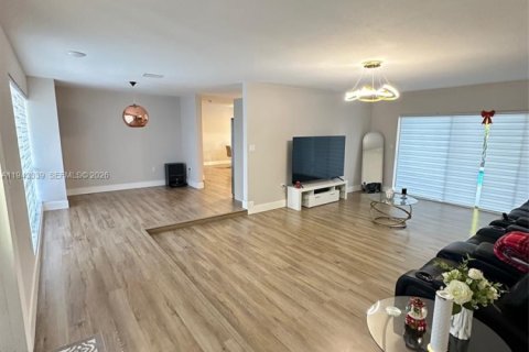 Villa ou maison à louer à Miramar, Floride: 4 chambres, 196.58 m2 № 1999588 - photo 7