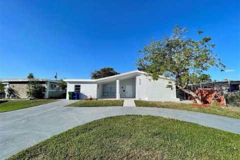 Villa ou maison à Miramar, Floride 4 chambres, 196.58 m2 № 1999588