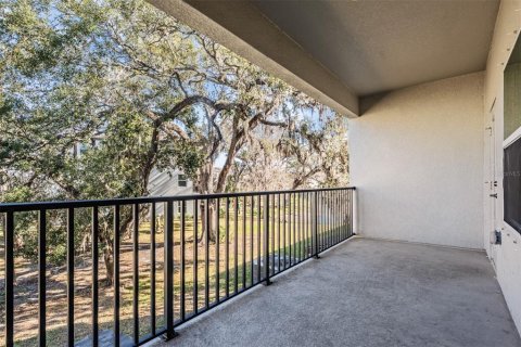 Townhouse in PALM RIVER TOWNHOMES in Tampa, Florida 4 bedrooms, 192.96 sq.m. № 2275648 - photo 17