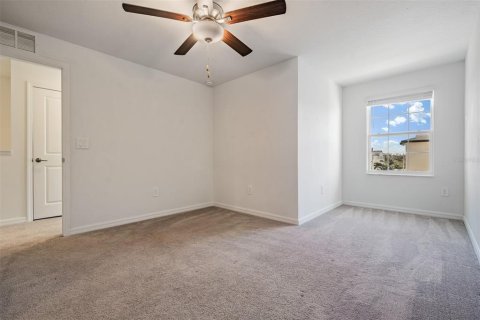 Townhouse in PALM RIVER TOWNHOMES in Tampa, Florida 4 bedrooms, 192.96 sq.m. № 2275648 - photo 25