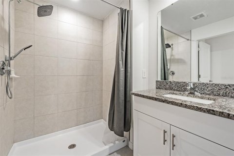 Townhouse in PALM RIVER TOWNHOMES in Tampa, Florida 4 bedrooms, 192.96 sq.m. № 2275648 - photo 24
