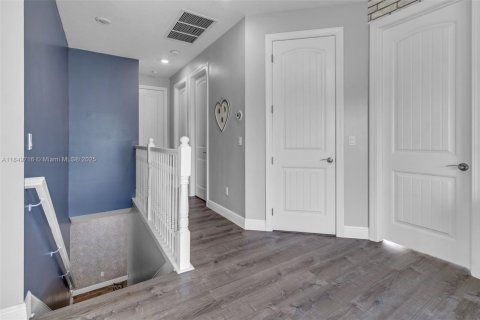 Casa en venta en Hollywood, Florida, 5 dormitorios, 232.44 m2 № 1852154 - foto 12