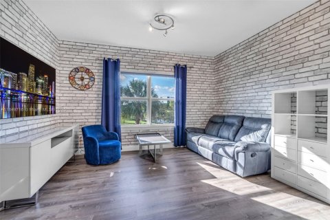 Casa en venta en Hollywood, Florida, 5 dormitorios, 232.44 m2 № 1852154 - foto 13