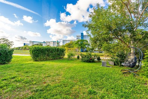 Casa en venta en Hollywood, Florida, 5 dormitorios, 232.44 m2 № 1852154 - foto 30