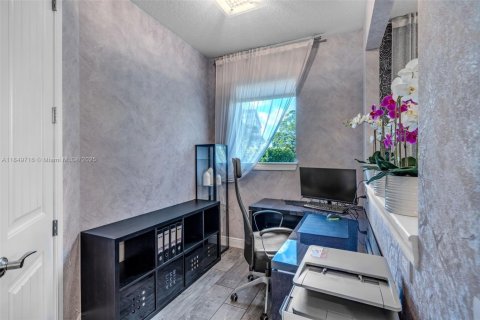 Casa en venta en Hollywood, Florida, 5 dormitorios, 232.44 m2 № 1852154 - foto 24