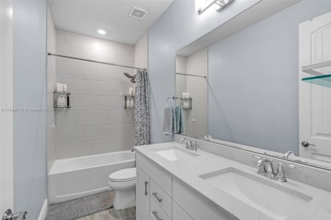 Casa en venta en Hollywood, Florida, 5 dormitorios, 232.44 m2 № 1852154 - foto 22