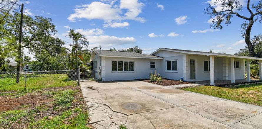 House in Ruskin, Florida 3 bedrooms, 117.89 sq.m. № 1755107