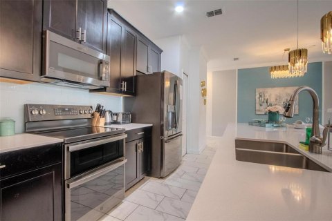 Townhouse in Davenport, Florida 4 bedrooms, 177.81 sq.m. № 2166384 - photo 8