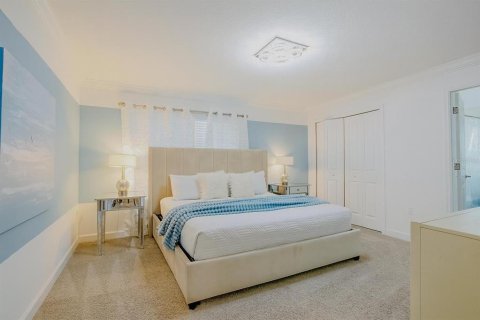 Townhouse in Davenport, Florida 4 bedrooms, 177.81 sq.m. № 2166384 - photo 3