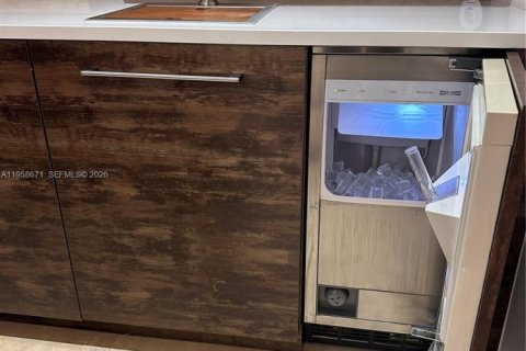 Touwnhouse à louer à Miami, Floride: 3 chambres, 248.79 m2 № 2019926 - photo 9