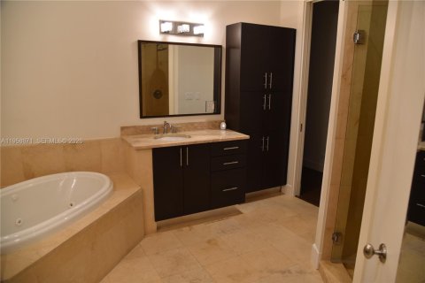 Touwnhouse à louer à Miami, Floride: 3 chambres, 248.79 m2 № 2019926 - photo 23