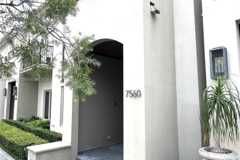 Townhouse in Miami, Florida 3 bedrooms, 248.79 sq.m. № 2019926