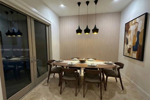 Touwnhouse à louer à Miami, Floride: 3 chambres, 248.79 m2 № 2019926 - photo 6