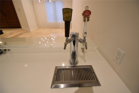 Touwnhouse à louer à Miami, Floride: 3 chambres, 248.79 m2 № 2019926 - photo 10