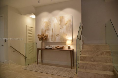 Touwnhouse à louer à Miami, Floride: 3 chambres, 248.79 m2 № 2019926 - photo 5