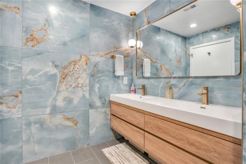 Condo in Orlando, Florida, 2 bedrooms  № 2235316 - photo 4
