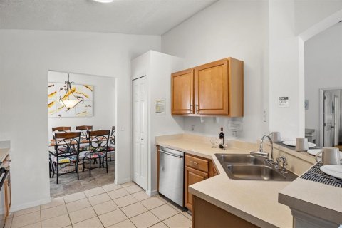 House in Kissimmee, Florida 5 bedrooms, 215.25 sq.m. № 1722747 - photo 13
