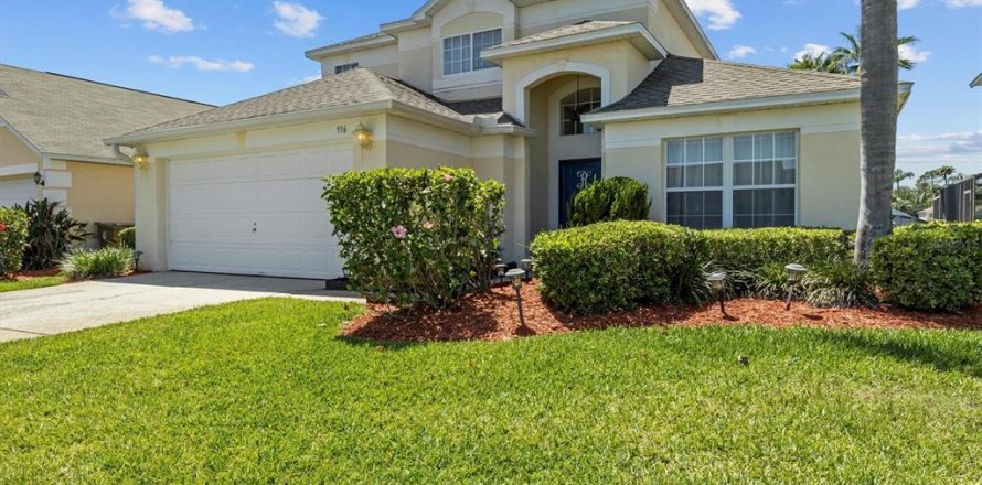 House in Kissimmee, Florida 5 bedrooms, 215.25 sq.m. № 1722747