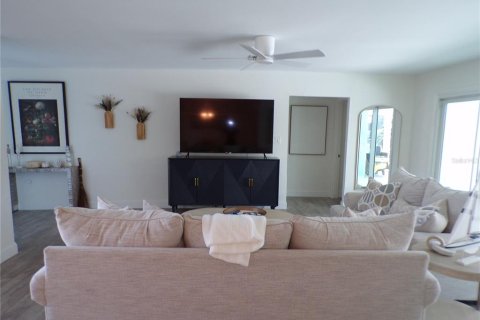 House in Punta Gorda, Florida 2 bedrooms, 144.74 sq.m. № 2393894 - photo 4