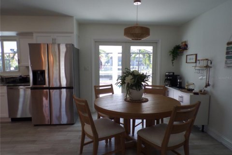 House in Punta Gorda, Florida 2 bedrooms, 144.74 sq.m. № 2393894 - photo 26