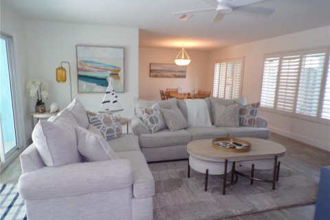 House in Punta Gorda, Florida 2 bedrooms, 144.74 sq.m. № 2393894 - photo 3