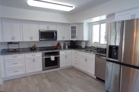 House in Punta Gorda, Florida 2 bedrooms, 144.74 sq.m. № 2393894 - photo 7