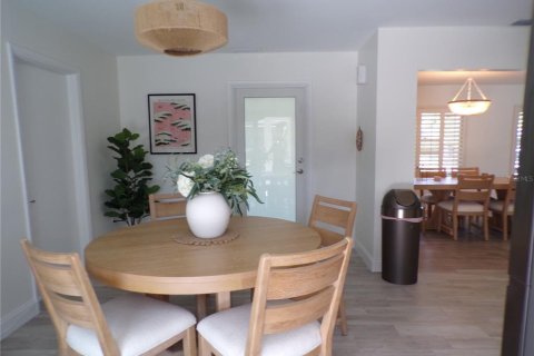 House in Punta Gorda, Florida 2 bedrooms, 144.74 sq.m. № 2393894 - photo 9