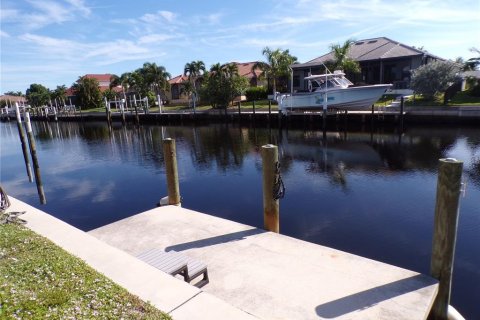 House in Punta Gorda, Florida 2 bedrooms, 144.74 sq.m. № 2393894 - photo 30