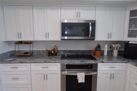 House in Punta Gorda, Florida 2 bedrooms, 144.74 sq.m. № 2393894 - photo 8