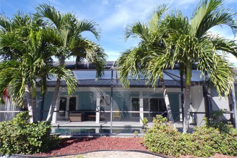 House in Punta Gorda, Florida 2 bedrooms, 144.74 sq.m. № 2393894 - photo 17