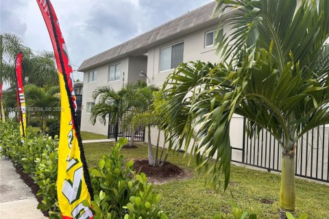 Casa en alquiler en Miami, Florida, 1 dormitorio, 690.45 m2 № 2006305 - foto 24