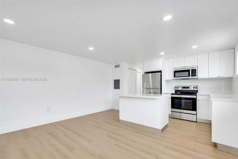 Casa en alquiler en Miami, Florida, 1 dormitorio, 690.45 m2 № 2006305 - foto 7