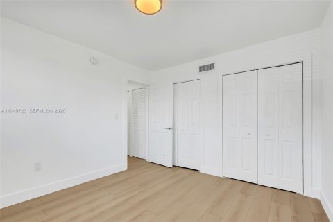 Casa en alquiler en Miami, Florida, 1 dormitorio, 690.45 m2 № 2006305 - foto 4