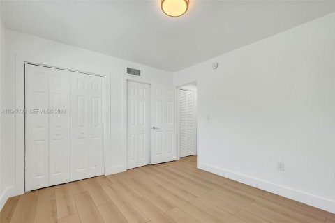 Casa en alquiler en Miami, Florida, 1 dormitorio, 690.45 m2 № 2006305 - foto 15