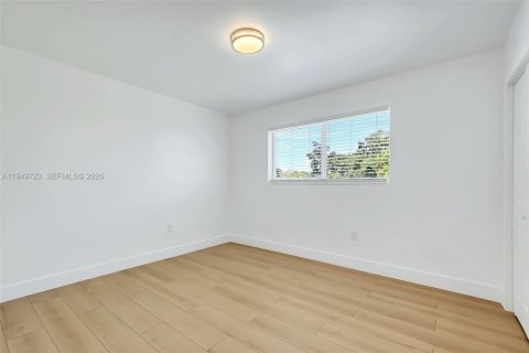 Casa en alquiler en Miami, Florida, 1 dormitorio, 690.45 m2 № 2006305 - foto 14