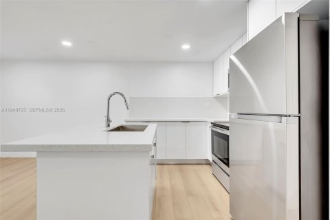 Casa en alquiler en Miami, Florida, 1 dormitorio, 690.45 m2 № 2006305 - foto 19