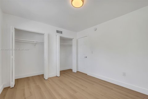 Casa en alquiler en Miami, Florida, 1 dormitorio, 690.45 m2 № 2006305 - foto 17