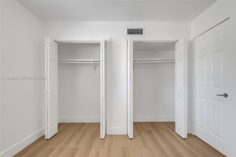 Casa en alquiler en Miami, Florida, 1 dormitorio, 690.45 m2 № 2006305 - foto 21