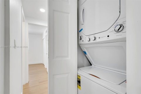 Casa en alquiler en Miami, Florida, 1 dormitorio, 690.45 m2 № 2006305 - foto 20