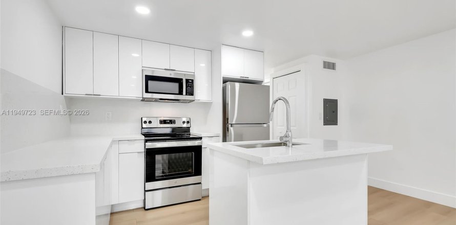 Casa en Miami, Florida 1 dormitorio, 690.45 m2 № 2006305