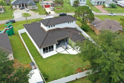 Casa en venta en Port St. Lucie, Florida, 4 dormitorios, 277.59 m2 № 2273378 - foto 8