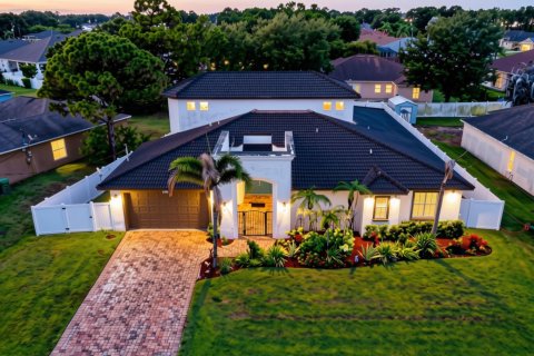 Villa ou maison à Port St. Lucie, Floride 4 chambres, 277.59 m2 № 2273378