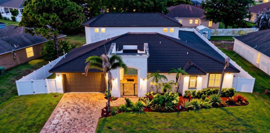 Casa en Port St. Lucie, Florida 4 dormitorios, 277.59 m2 № 2273378