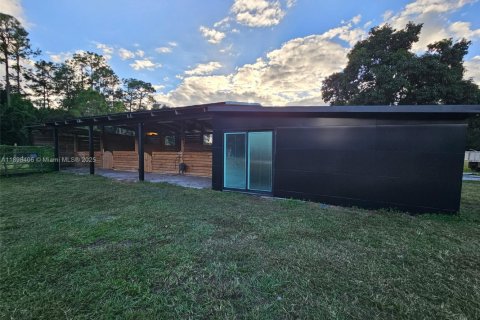 Apartment in Loxahatchee Groves, Florida № 2012938 - photo 3