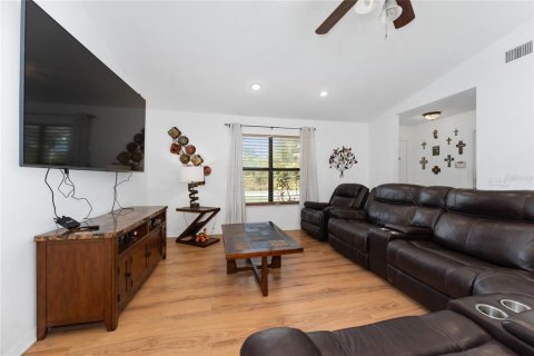 House in Deltona, Florida 4 bedrooms, 167.22 sq.m. № 1570010 - photo 3