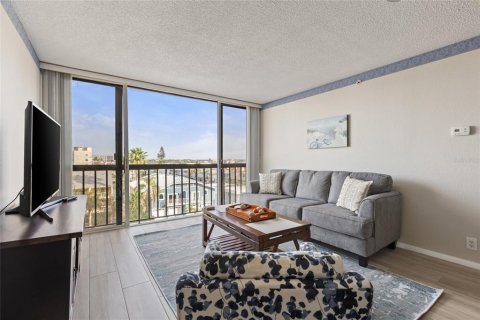 Condo in Clearwater, Florida, 1 bedroom  № 1531769 - photo 7
