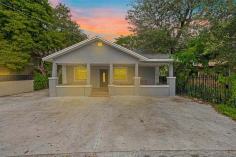 House in Miami, Florida 3 bedrooms, 151.34 sq.m. № 959289