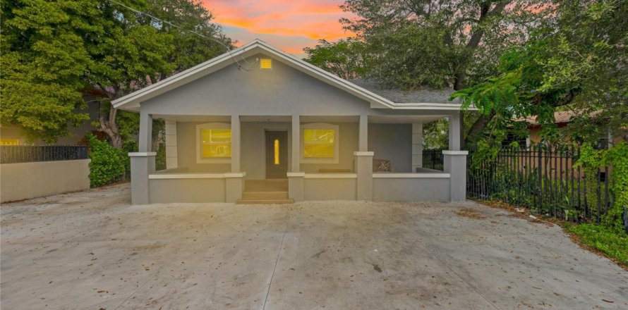 House in Miami, Florida 3 bedrooms, 151.34 sq.m. № 959289