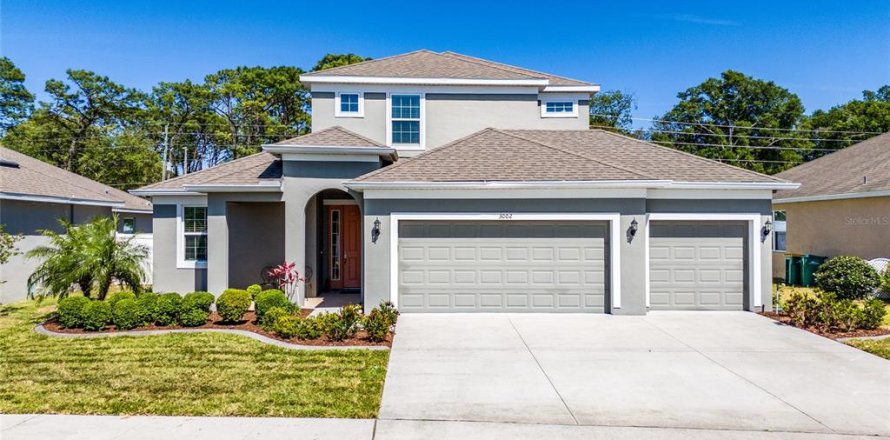 House in Mount Dora, Florida 4 bedrooms, 238.76 sq.m. № 1640254